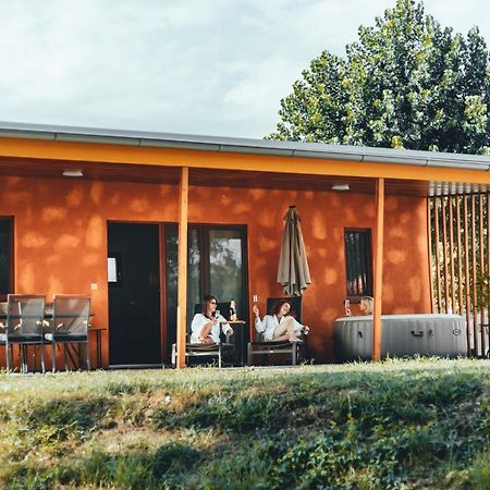 Hotel Terme Banovci - Mobilne Hiske Med Brajdami Exterior foto