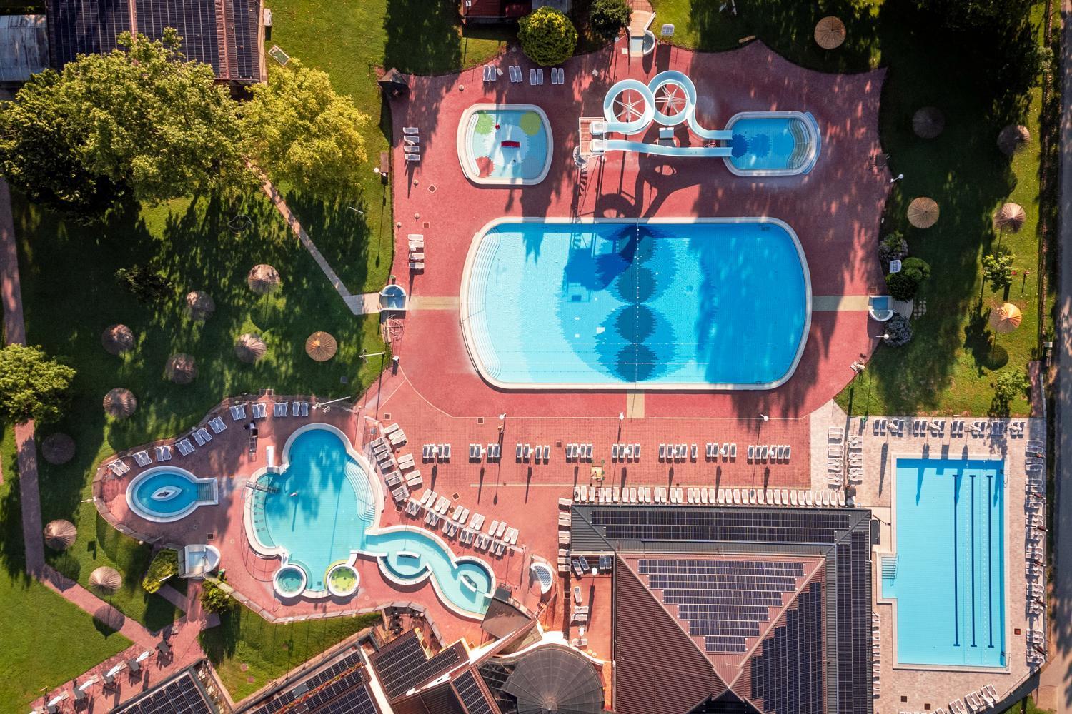 Hotel Terme Banovci - Mobilne Hiske Med Brajdami Exterior foto